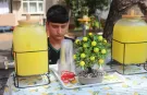 Sakarya'da 14 yaşındaki genç limonata satarak ayda 90 bin lira kazanıyor