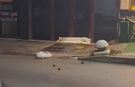 Yozgat’ta Pes Dedirten Olay! Apartmandan Cam Dolu Poşet Attılar