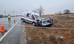 Ambulansla otomobil çarpıştı: 1 kişi hayatını kaybetti