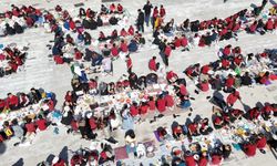 Okul bançesinde bahar kahvaltısı