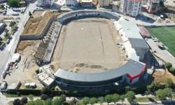 STAD İNŞAATINDA KALIPLAR PATLADI