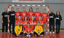 Kızlar Zirvedeki Yerini Bozmuyor