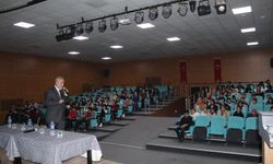 Sarıkaya'da Öğrencilere Özel Müftülük Konferans Düzenledi