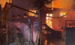 Köyde çıkan yangında iki ev küle döndü