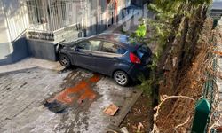 Yozgat’ta Buzlanma Kazaya Yol Açtı: Araç Apartman Bahçesine Uçtu