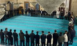 Sabahın ilk ışıklarında buluşma: Yozgat’ta camide dikkat çeken birliktelik