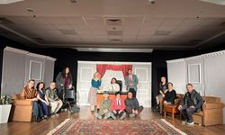 Yozgat'ta Tiyatro Seyircileri “Halley Kuyruklu Yıldız – Dünyanın Sonu” İle Gülümsedi