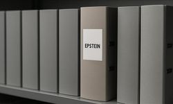 Epstein Belgelerinde Ünlü İsimlerin Fotoğrafları Ortaya Çıktı