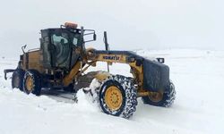 Yozgat’ta kar alarmı: Mahsur kalan araç ekiplerce kurtarıldı