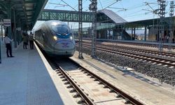 Yozgat’ta Maaşını Alamayan Hızlı Tren İşçisi Çatıya Çıktı