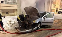 Yozgat’ta Park Halindeki Otomobil Alevlere Teslim Oldu