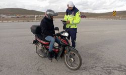Sorgun’da Motosiklet Sürücülerine Sıkı Denetim: “Bir Kural Bir Ömür” Uygulaması