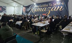 Geleneksel İftar Çadırında Bin Kişiye Sıcak Yemek