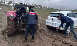 Jandarma Anında Müdahale Etti: Mahsur Kalan Aile Ortak Çabayla Kurtarıldı