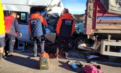Öğrenci Servisine Tır Çarptı: Çok Sayıda Yaralı Var!