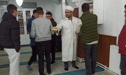 Yozgat'ta İmam Albayrak Gençleri Camide Topluyor: Teravih Sonrası İkram Geleneği
