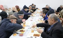 Yozgat'ta Tarihi Çapanoğlu Camii'nde 800 Kişilik İftar Sofrası Kuruldu