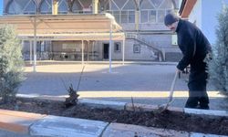 Bayram Hazırlıkları Yozgat'ta Başladı: Cansever İlk Gülü Dikti!