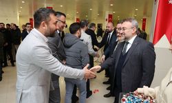 Bayramın Ruhu YOBÜ'de Yaşandı: Tek Tek Tokalaşıp Bayramlaştılar