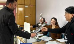 Boğazlıyan'da 8 Mart Kutlaması: CHP'li Kadınlara Çiçek