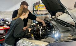 Sanayide Önyargıları Kıran Genç Kız: "Kendi Tamirhanemi Açmak İstiyorum"