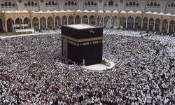 Umreye Giden Vatandaşlara Kritik Uyarı: Kayıt Dışı Turlara Dikkat!