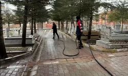 Yozgat Sarıkaya'da Mezarlıklar Ziyarete Hazırlandı