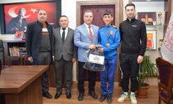 Yozgat'ta Başarılı Öğrenci Makamda Ağırlandı