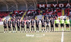 Yozgat’ta Maçtan Önce Anlamlı Anlar: Futbolcular Sahaya Özel Bir Mesajla Çıktı