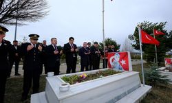 Yozgat’ta şehitler unutulmadı: Karanfiller bırakıldı, dualar edildi