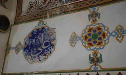 5 asırlık miras alarm veriyor:  Cami’nin sıva ve boyaları dökülüyor