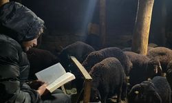 Hayallerinden vazgeçmedi: Gündüz çalışıp gece kitap başında