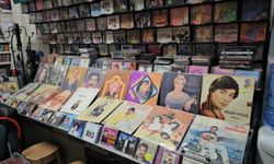 Teknolojiye yenilmedi:50 yıldır vazgeçmedi