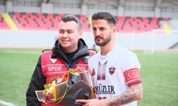 Yozgat Bozokspor’dan Polis Haftası’nda Anlamlı Jest: Sahada Çiçekli Kutlama