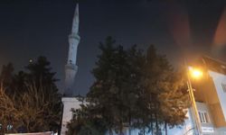 Mahalle Panik İçinde: Camii Minaresine Yıldırım Düştü