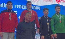 Kars’ta Yozgat Rüzgarı Esti! Genç Güreşçi Altın Madalyayı Boynuna Takttı