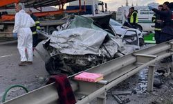 Feci Kaza! Karşı Şeride Geçti, 4 Kişi Hayatını Kaybetti