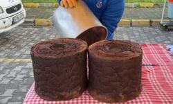 Bu mısır ekmeği teneke kovada pişiyor