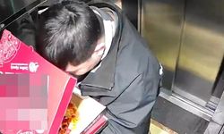 Pizzadan Malzeme Yiyen Kurye Asansöre Tuvaletini Yaptı