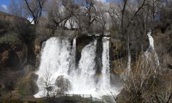 Sızır Şelalesi’nde Bahar Manzarası Ziyaretçileri Büyüledi