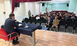 Yenifakılı’da Kariyer Günleri: Kaymakam Uğur Öğrencilerle Buluştu