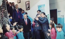 Yozgat’ta Duygusal Veda: Öğrenciler Gözyaşlarını Tutamadı