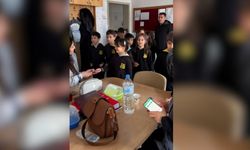 Yozgat'ta Minik Yüreklerden Öğretmenlerini Duygulandıran Jest