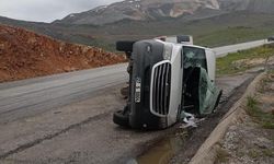 SON DAKİKA! Taziye yolunda kaza: Minibüs devrildi, 11 yaralı