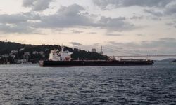 İstanbul Boğazı'nda kritik saatler: Dev gemi arızalandı, trafik durduruldu