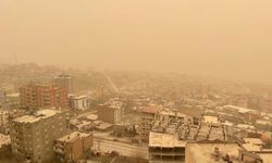 Meteoroloji Peş Peşe Uyardı: Çamur Yağmuru Geliyor, Evinizin Camlarını ve Balkonlarınızı Sıkıca Kapatın!