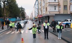 Yozgat'ta Başkan Öğrencilerle Trafiğe Çıktı