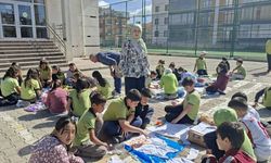Sakarya İlkokulu’nda İngilizce Şöleni: Hem Tasarladılar, Hem Eğlendiler!