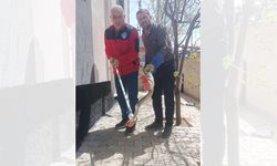 Yozgat'ta Bahçeden Çıkan Dev Yılan Korkuttu