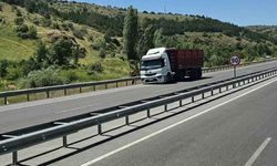 Yozgat'ta Seyir Halindeki Kamyonun Tekeri Koptu
